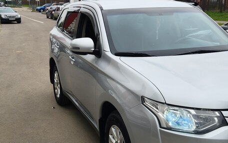 Mitsubishi Outlander III рестайлинг 3, 2014 год, 1 100 000 рублей, 4 фотография