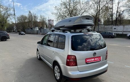 Volkswagen Touran III, 2007 год, 679 999 рублей, 10 фотография