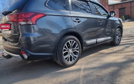 Mitsubishi Outlander III рестайлинг 3, 2018 год, 2 250 000 рублей, 6 фотография