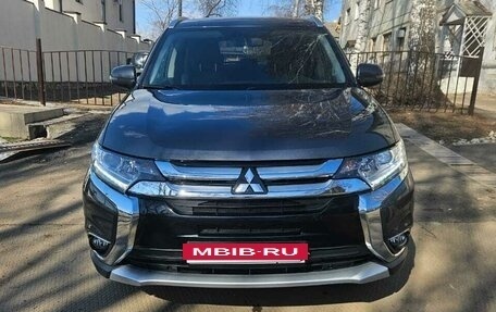 Mitsubishi Outlander III рестайлинг 3, 2018 год, 2 250 000 рублей, 4 фотография