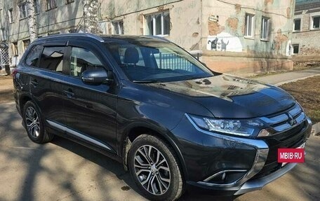 Mitsubishi Outlander III рестайлинг 3, 2018 год, 2 250 000 рублей, 9 фотография