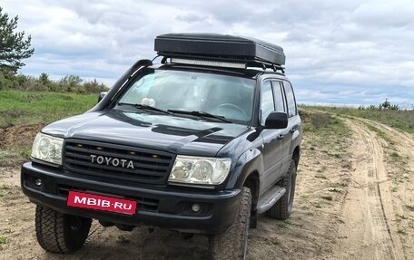 Toyota Land Cruiser 100 рестайлинг 2, 2002 год, 2 300 000 рублей, 2 фотография