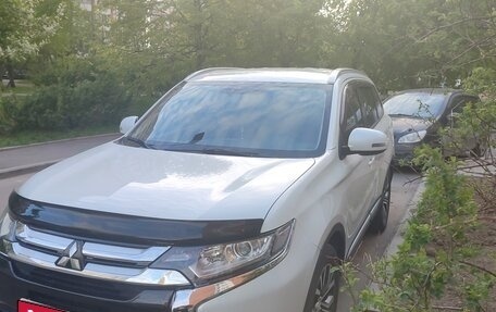 Mitsubishi Outlander III рестайлинг 3, 2015 год, 1 570 000 рублей, 1 фотография