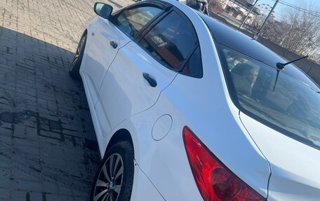 Hyundai Solaris II рестайлинг, 2013 год, 630 000 рублей, 3 фотография