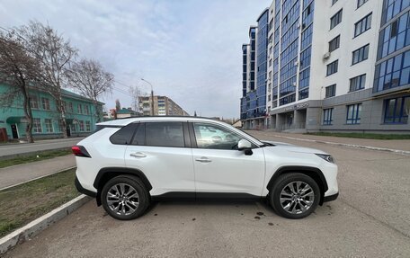 Toyota RAV4, 2021 год, 3 625 000 рублей, 5 фотография