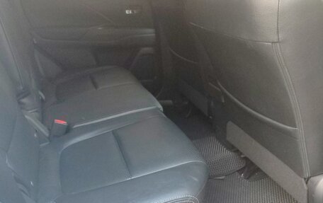 Mitsubishi Outlander III рестайлинг 3, 2015 год, 1 570 000 рублей, 4 фотография