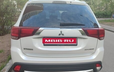Mitsubishi Outlander III рестайлинг 3, 2015 год, 1 570 000 рублей, 3 фотография
