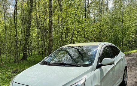 Hyundai Solaris II рестайлинг, 2013 год, 950 000 рублей, 3 фотография