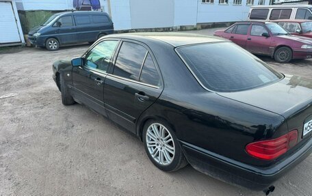 Mercedes-Benz E-Класс, 1998 год, 470 000 рублей, 6 фотография