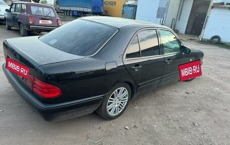 Mercedes-Benz E-Класс, 1998 год, 470 000 рублей, 3 фотография
