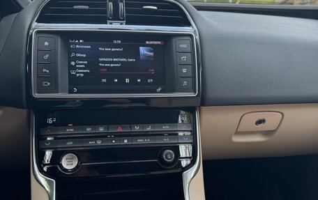 Jaguar XE I рестайлинг, 2015 год, 2 999 000 рублей, 11 фотография