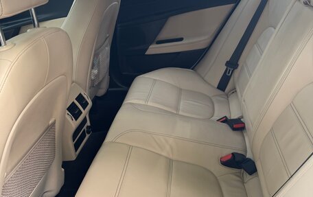Jaguar XE I рестайлинг, 2015 год, 2 999 000 рублей, 9 фотография