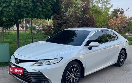 Toyota Camry, 2021 год, 3 550 000 рублей, 4 фотография