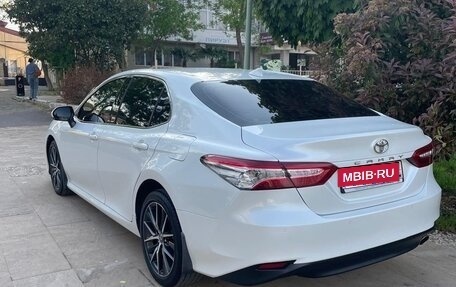 Toyota Camry, 2021 год, 3 550 000 рублей, 3 фотография