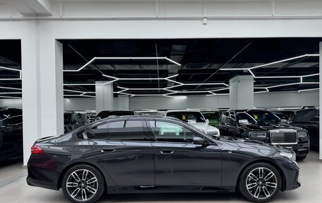 BMW 5 серия, 2024 год, 9 490 000 рублей, 8 фотография