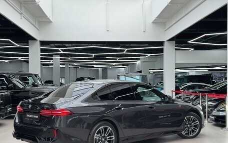 BMW 5 серия, 2024 год, 9 490 000 рублей, 6 фотография