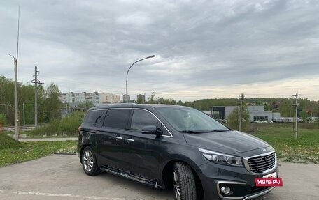 KIA Carnival III, 2017 год, 2 460 000 рублей, 3 фотография
