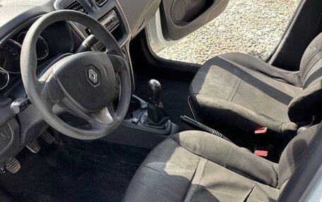 Renault Logan II, 2017 год, 450 000 рублей, 4 фотография