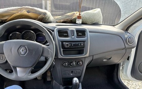 Renault Logan II, 2017 год, 450 000 рублей, 3 фотография