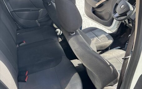 Renault Logan II, 2017 год, 450 000 рублей, 7 фотография