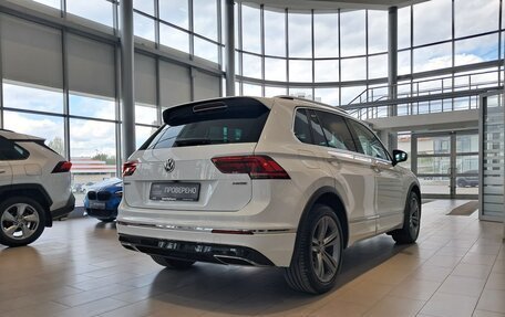Volkswagen Tiguan II, 2018 год, 2 877 000 рублей, 6 фотография