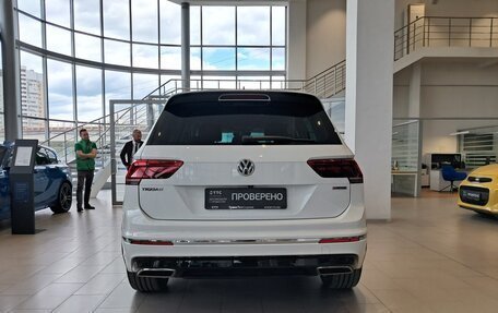 Volkswagen Tiguan II, 2018 год, 2 877 000 рублей, 7 фотография