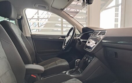 Volkswagen Tiguan II, 2018 год, 2 877 000 рублей, 13 фотография