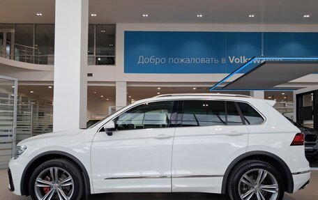Volkswagen Tiguan II, 2018 год, 2 877 000 рублей, 10 фотография