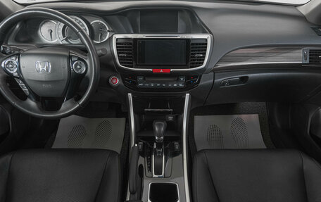 Honda Accord IX рестайлинг, 2017 год, 2 399 000 рублей, 13 фотография