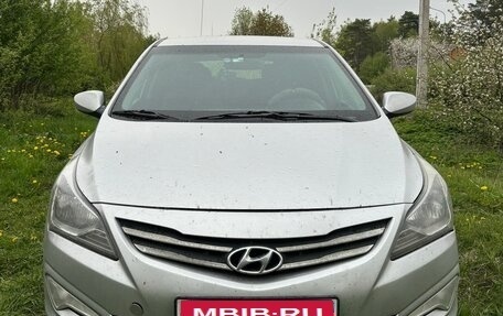 Hyundai Solaris II рестайлинг, 2015 год, 1 100 000 рублей, 1 фотография