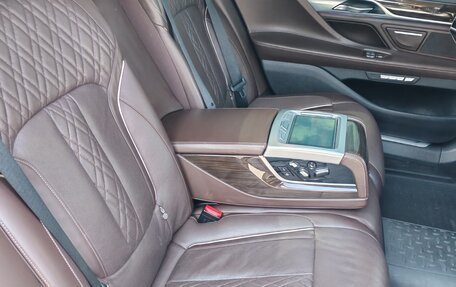 BMW 7 серия, 2016 год, 3 300 000 рублей, 19 фотография