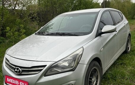 Hyundai Solaris II рестайлинг, 2015 год, 1 100 000 рублей, 2 фотография