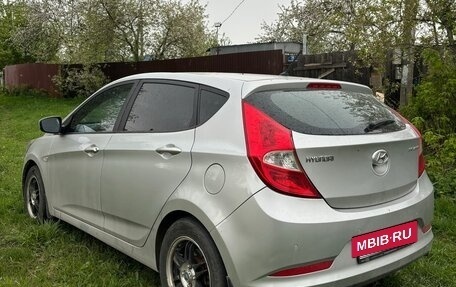 Hyundai Solaris II рестайлинг, 2015 год, 1 100 000 рублей, 4 фотография