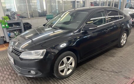 Volkswagen Jetta VI, 2013 год, 999 000 рублей, 2 фотография