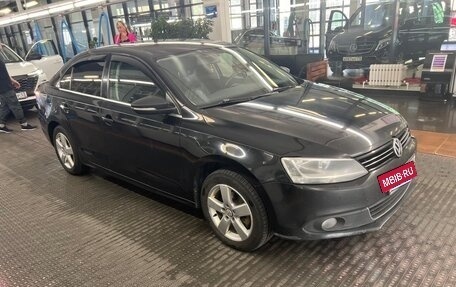 Volkswagen Jetta VI, 2013 год, 999 000 рублей, 3 фотография