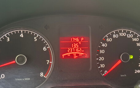 Volkswagen Polo VI (EU Market), 2011 год, 700 000 рублей, 2 фотография
