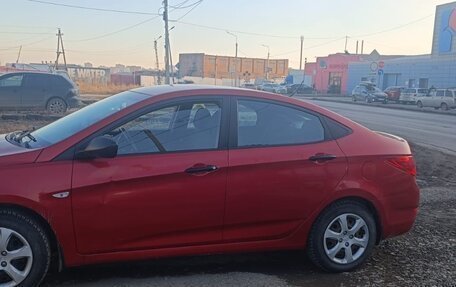 Hyundai Solaris II рестайлинг, 2013 год, 850 000 рублей, 4 фотография