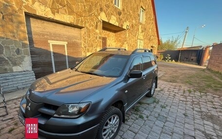 Mitsubishi Outlander III рестайлинг 3, 2003 год, 590 000 рублей, 3 фотография