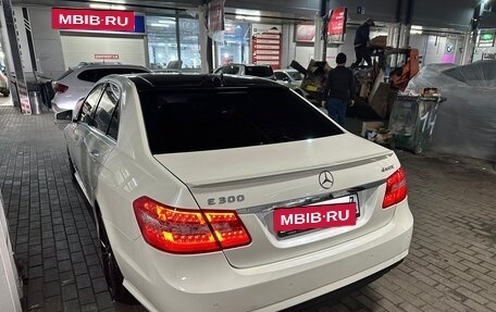 Mercedes-Benz E-Класс, 2012 год, 1 799 000 рублей, 32 фотография