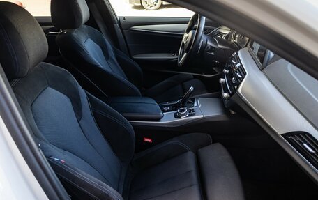 BMW 5 серия, 2018 год, 3 197 000 рублей, 14 фотография