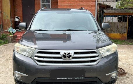 Toyota Highlander III, 2011 год, 2 300 000 рублей, 1 фотография