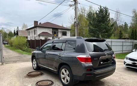 Toyota Highlander III, 2011 год, 2 300 000 рублей, 3 фотография