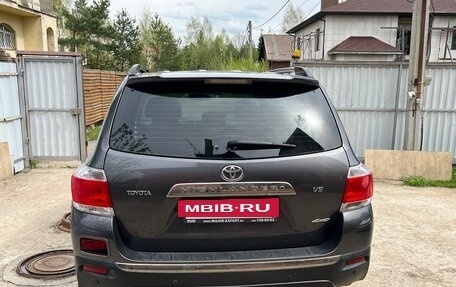 Toyota Highlander III, 2011 год, 2 300 000 рублей, 4 фотография