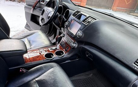 Toyota Highlander III, 2011 год, 2 300 000 рублей, 10 фотография