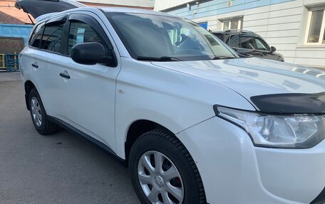 Mitsubishi Outlander III рестайлинг 3, 2014 год, 1 350 000 рублей, 9 фотография