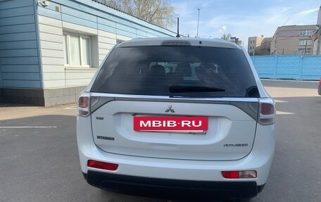 Mitsubishi Outlander III рестайлинг 3, 2014 год, 1 350 000 рублей, 7 фотография