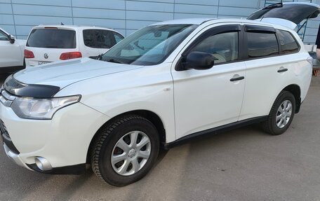 Mitsubishi Outlander III рестайлинг 3, 2014 год, 1 350 000 рублей, 11 фотография