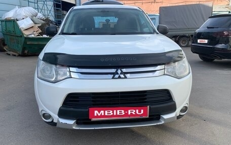 Mitsubishi Outlander III рестайлинг 3, 2014 год, 1 350 000 рублей, 10 фотография