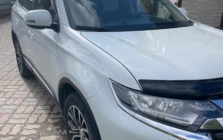 Mitsubishi Outlander III рестайлинг 3, 2015 год, 1 700 000 рублей, 2 фотография