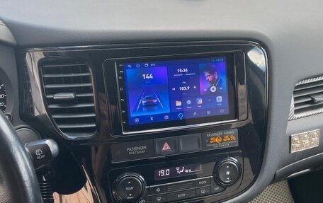 Mitsubishi Outlander III рестайлинг 3, 2015 год, 1 700 000 рублей, 7 фотография